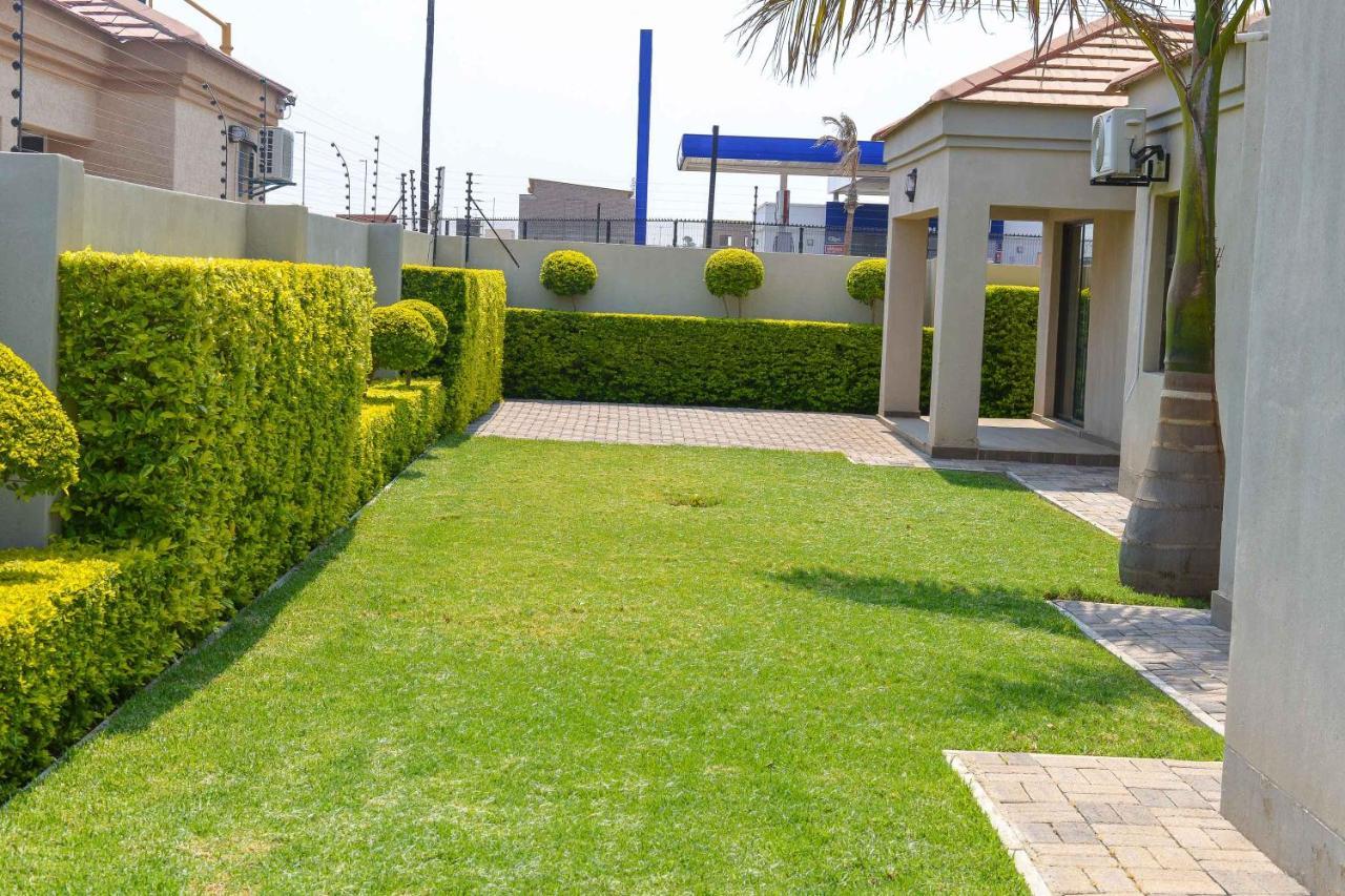 Immaculate Villa Gaborone Buitenkant foto